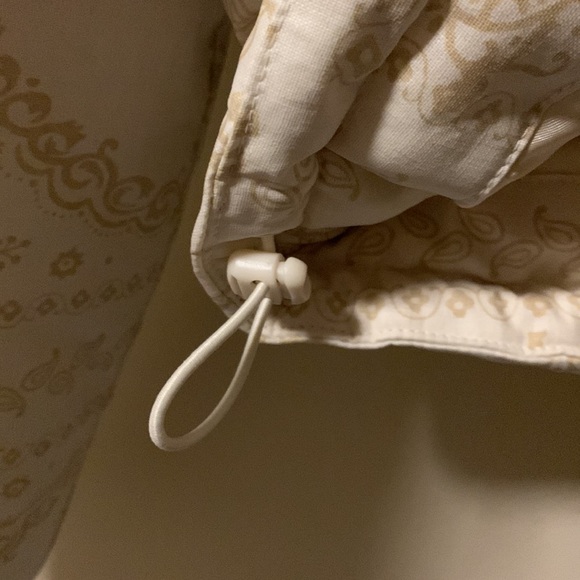 BDG Urban Outfitters NWOT Oversized Puffer Peace Patten Ivory - Picture 5 of 6